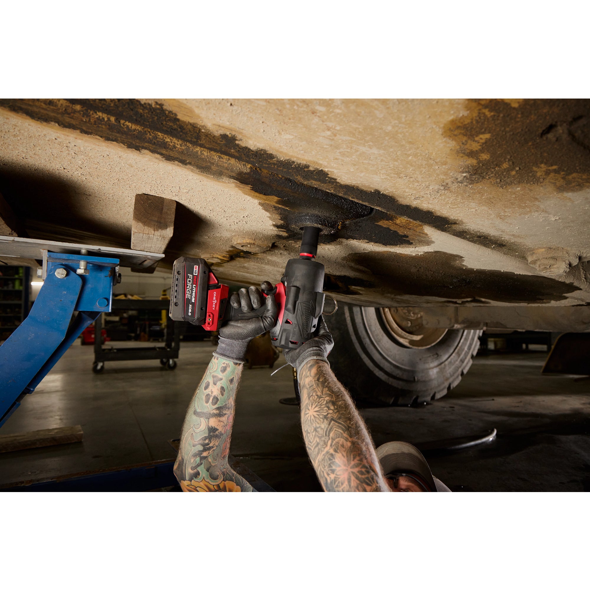 M18 FUEL™ 3/4" High Torque Impact Wrench w/ ONE-KEY™ Protective Boot