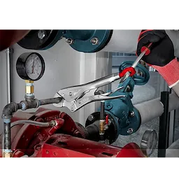 Milwaukee 48-22-3522 6" TORQUE LOCK LOCKING C-CLAMP WITH SWIVEL JAWS - Ace Tool Group - Milwaukee