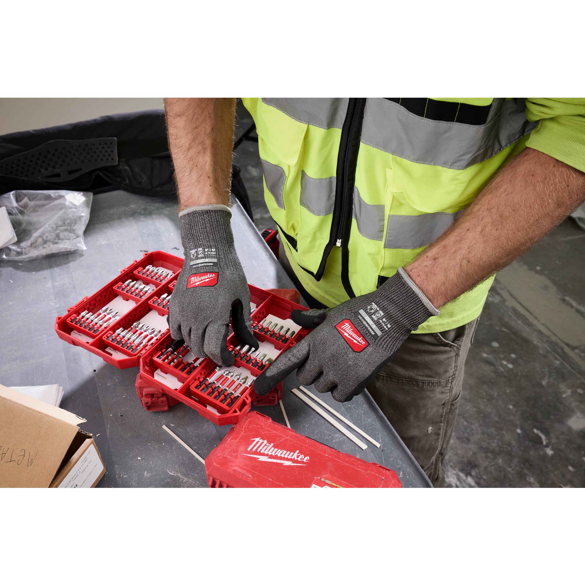 Milwaukee 48-73-6943E Cut Level 4 High Dexterity Nitrile Dipped Gloves w/ WEAR-DEFENSE™ Protection- XL