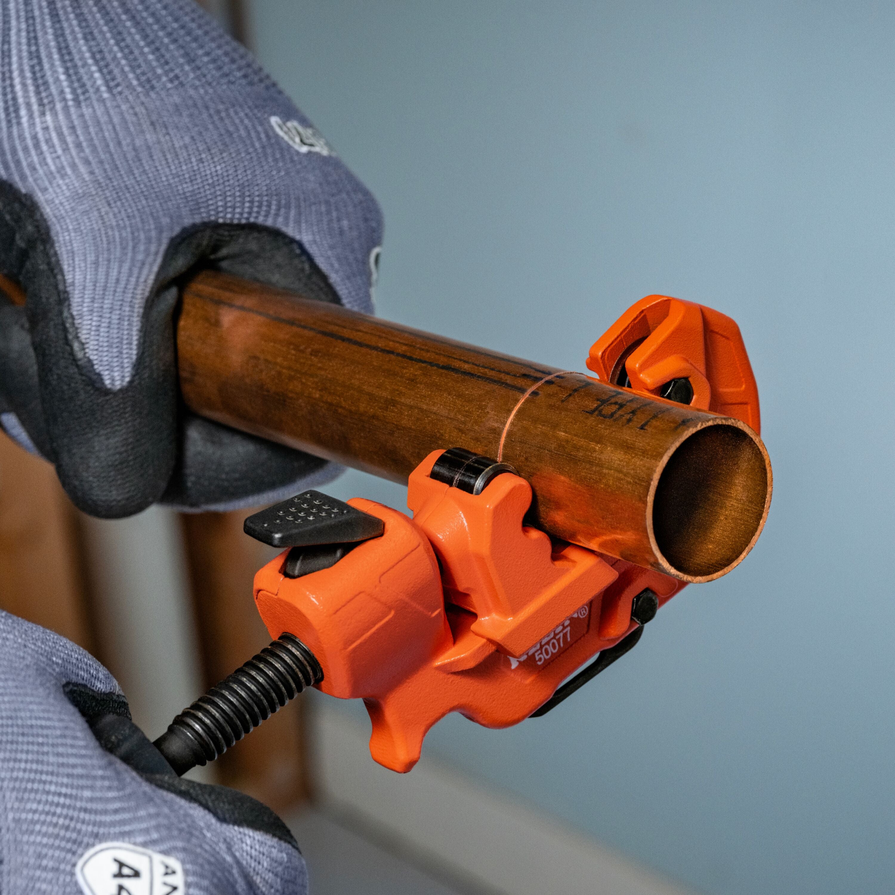 Klein 50077 1-Inch Quick-Adjust Screw-Feed Tubing Cutter