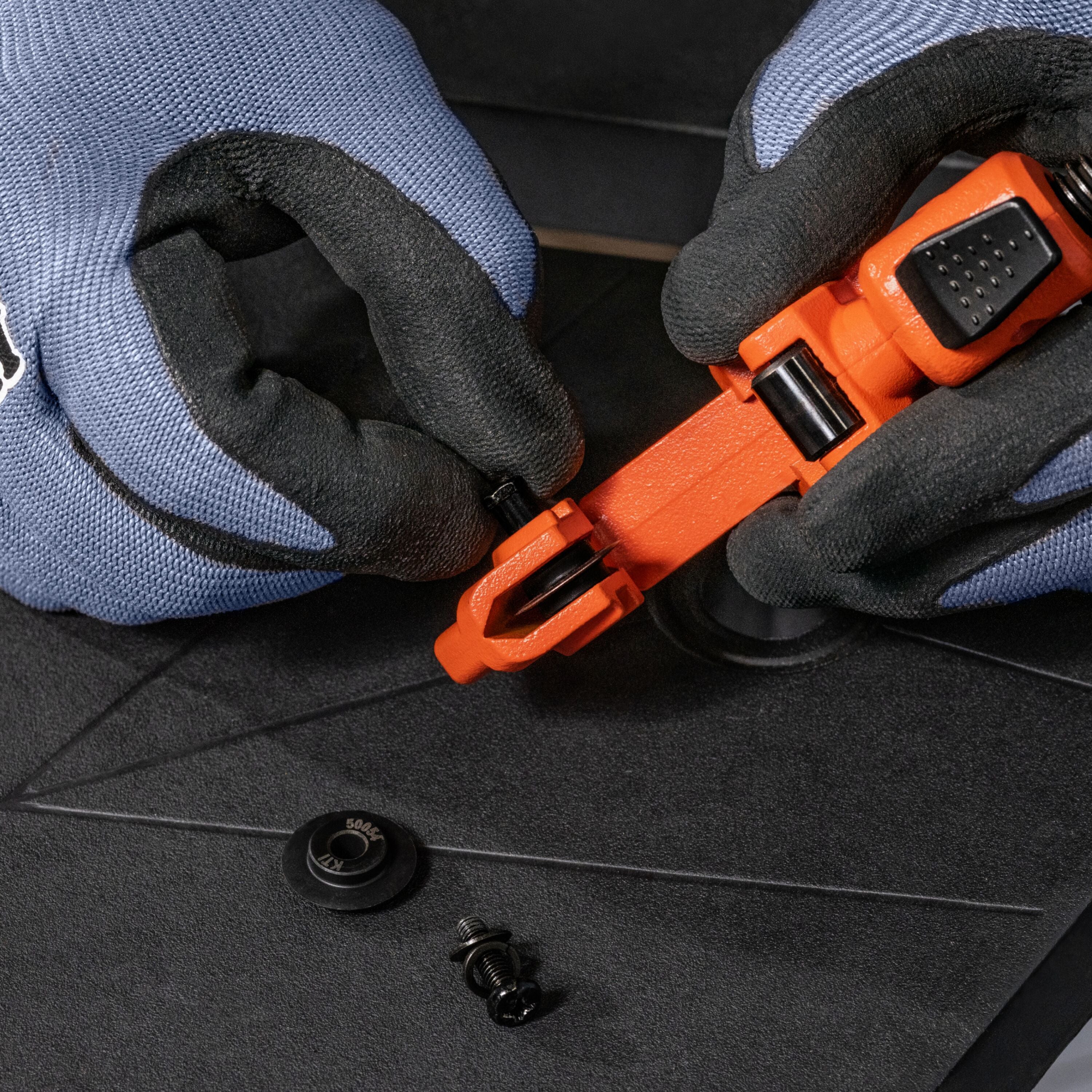 Klein 50077 1-Inch Quick-Adjust Screw-Feed Tubing Cutter