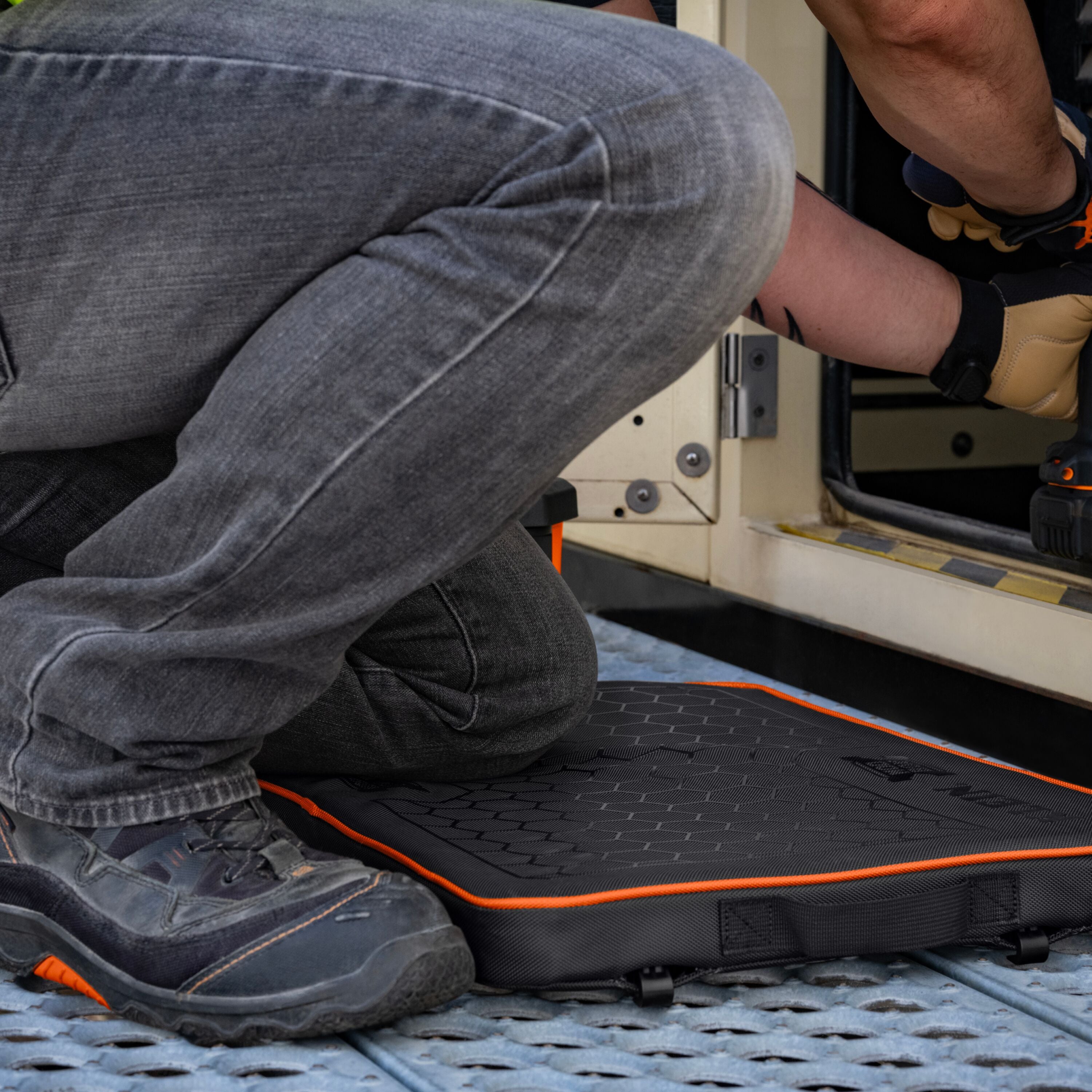 Klein 54836MB MODbox™ Kneeling Pad and Seat