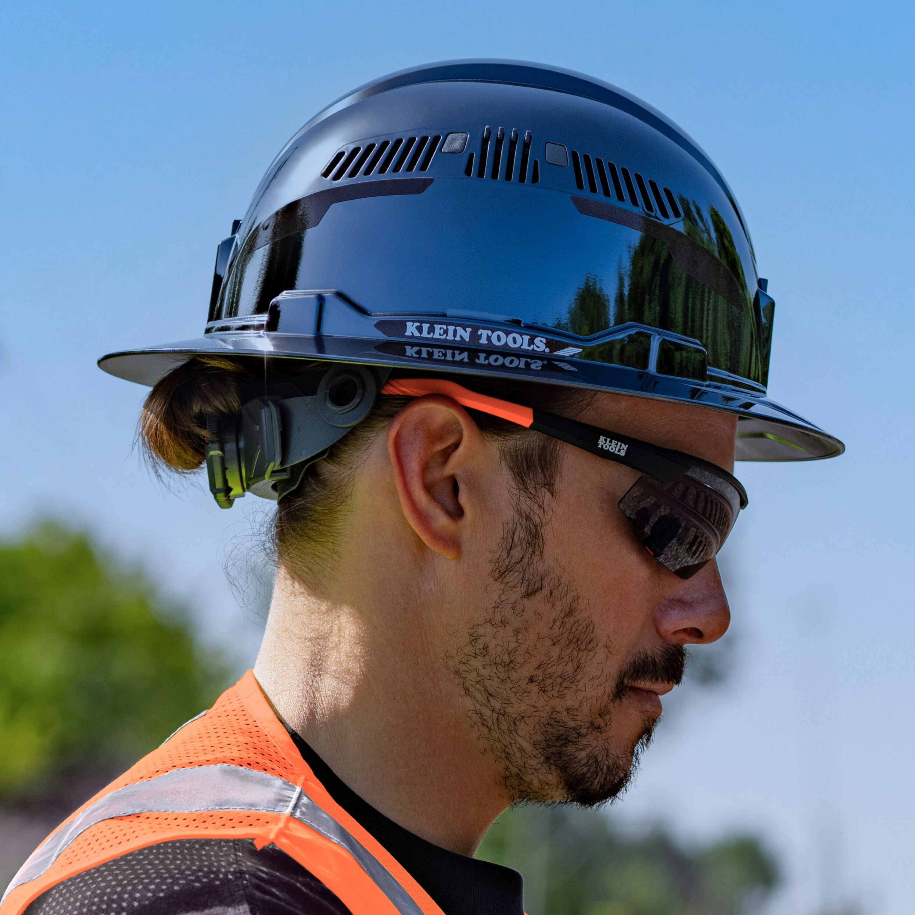 Klein 60996 Hard Hat, REFLEKTOR™ Black Chrome, Vented Full Brim, Class C, Headlamp