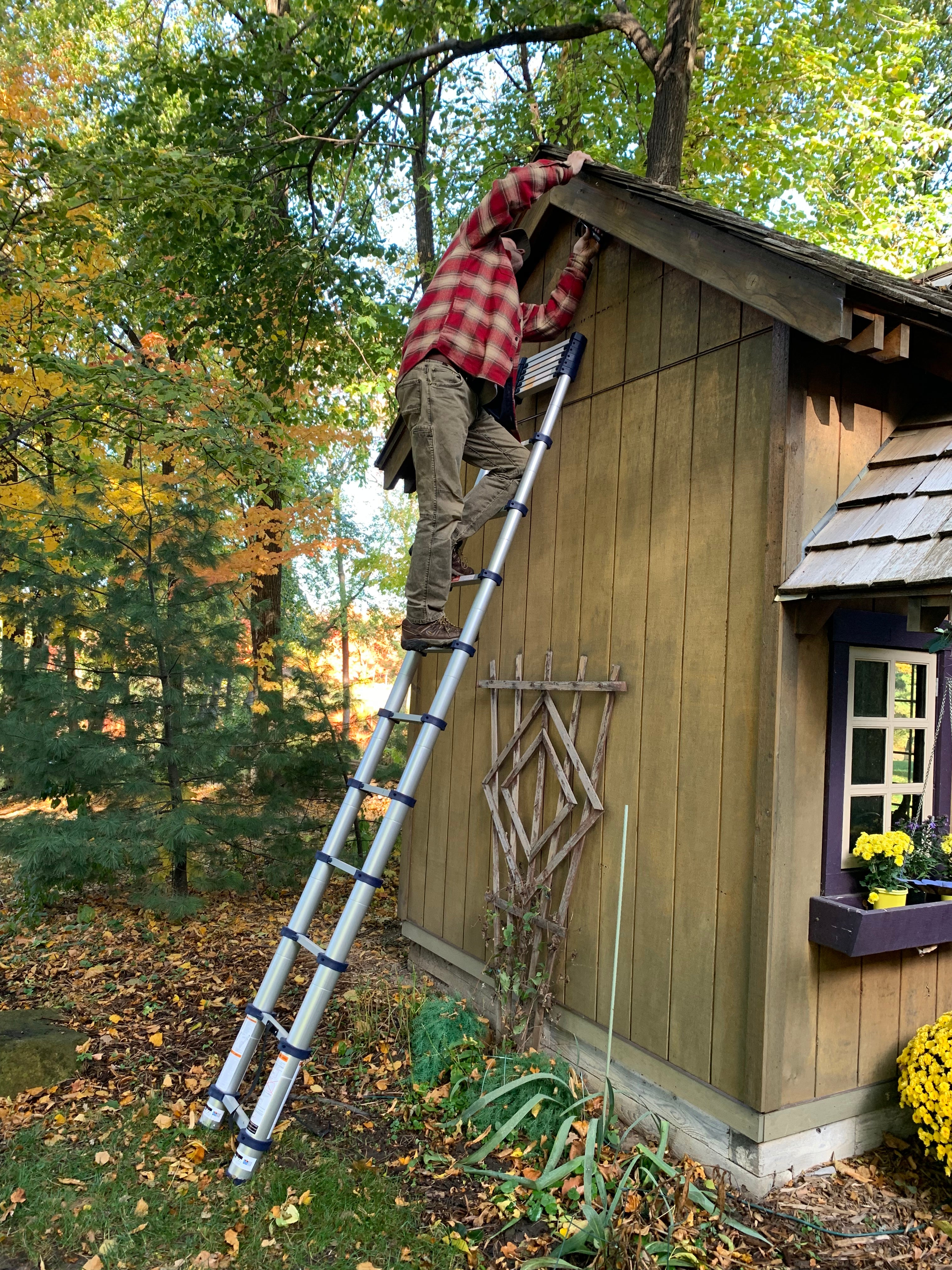 Xtend & Climb 785P+ 15.5 ft. Telescoping Aluminum Extension Ladder, ANSI Type I 250 lbs. Duty Rating - Ace Tool Group - Core Distribution