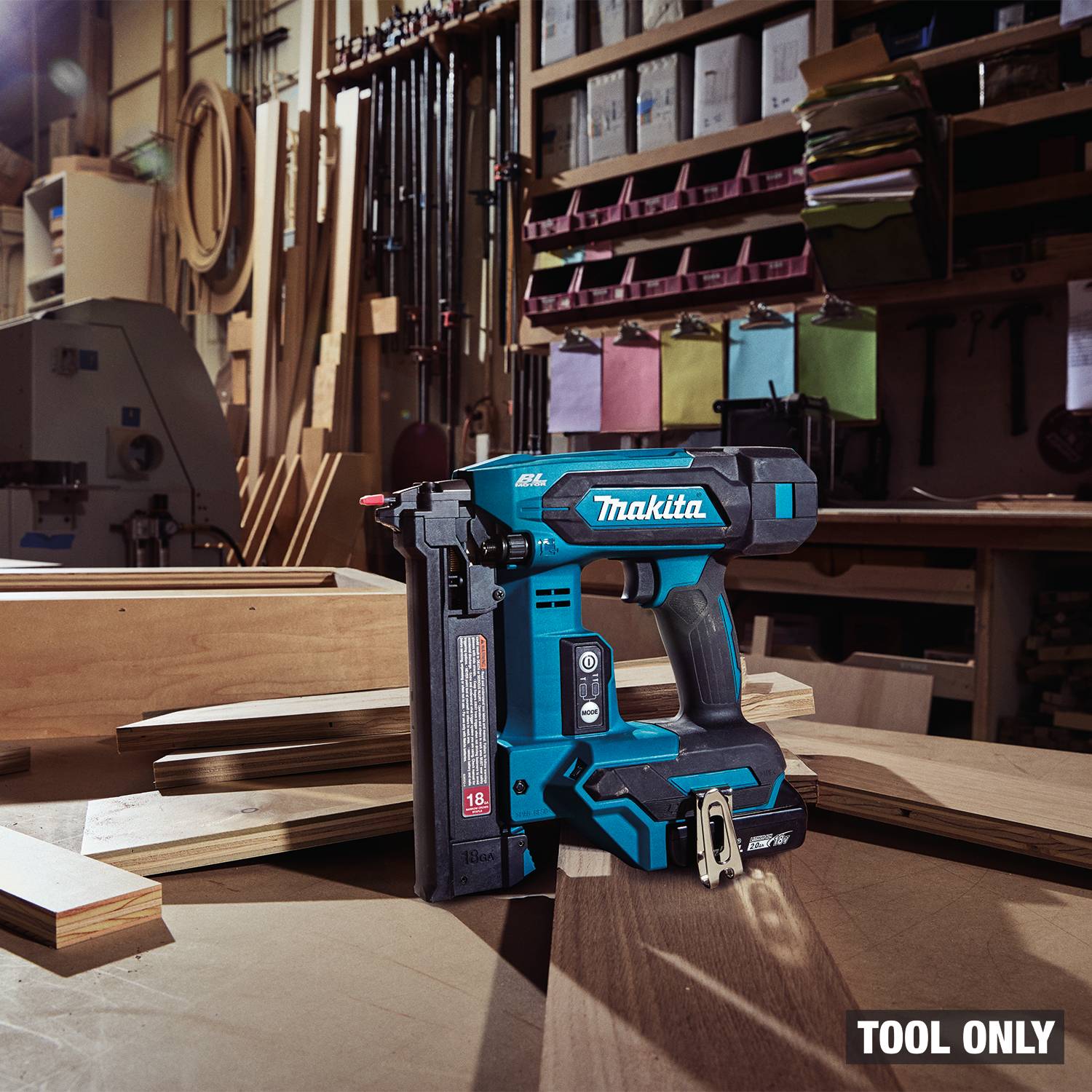 Makita XTS02Z 18V LXT® 1/4 Narrow Crown Stapler - Ace Tool Group - Makita