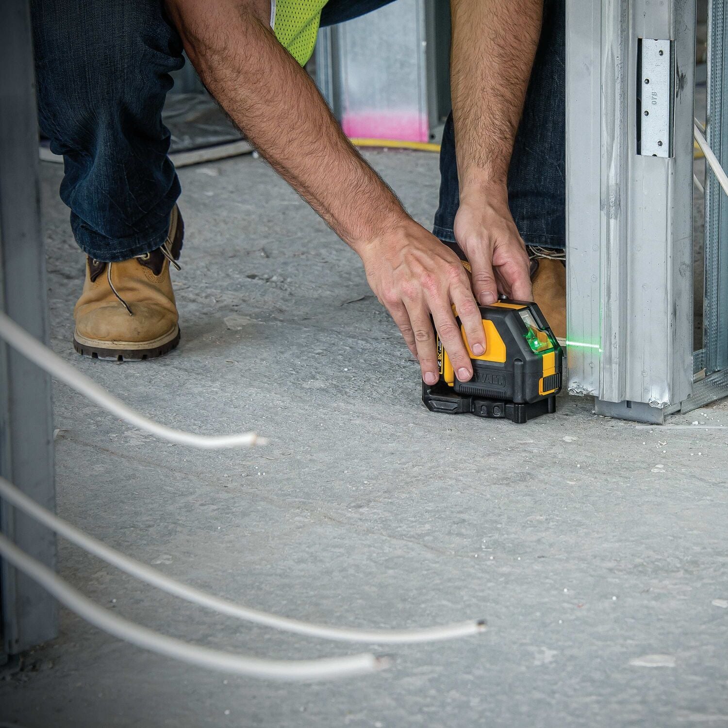 DEWALT DW088LG Green 12V Cross Line Laser - Ace Tool Group - DeWalt