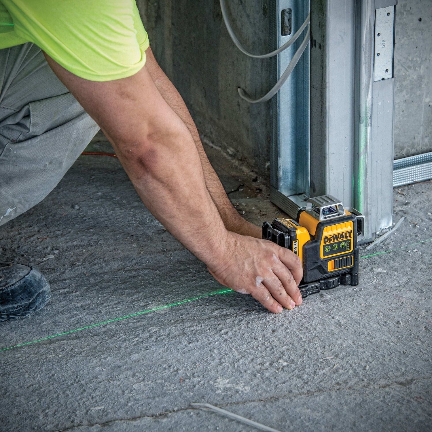 DEWALT DW088LG Green 12V Cross Line Laser - Ace Tool Group - DeWalt