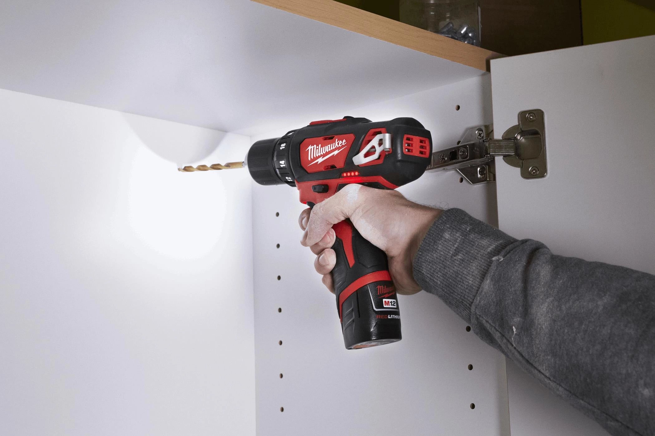 Milwaukee 2407-22 M12 3/8" DRILL/DRIVER KIT - Ace Tool Group - Milwaukee