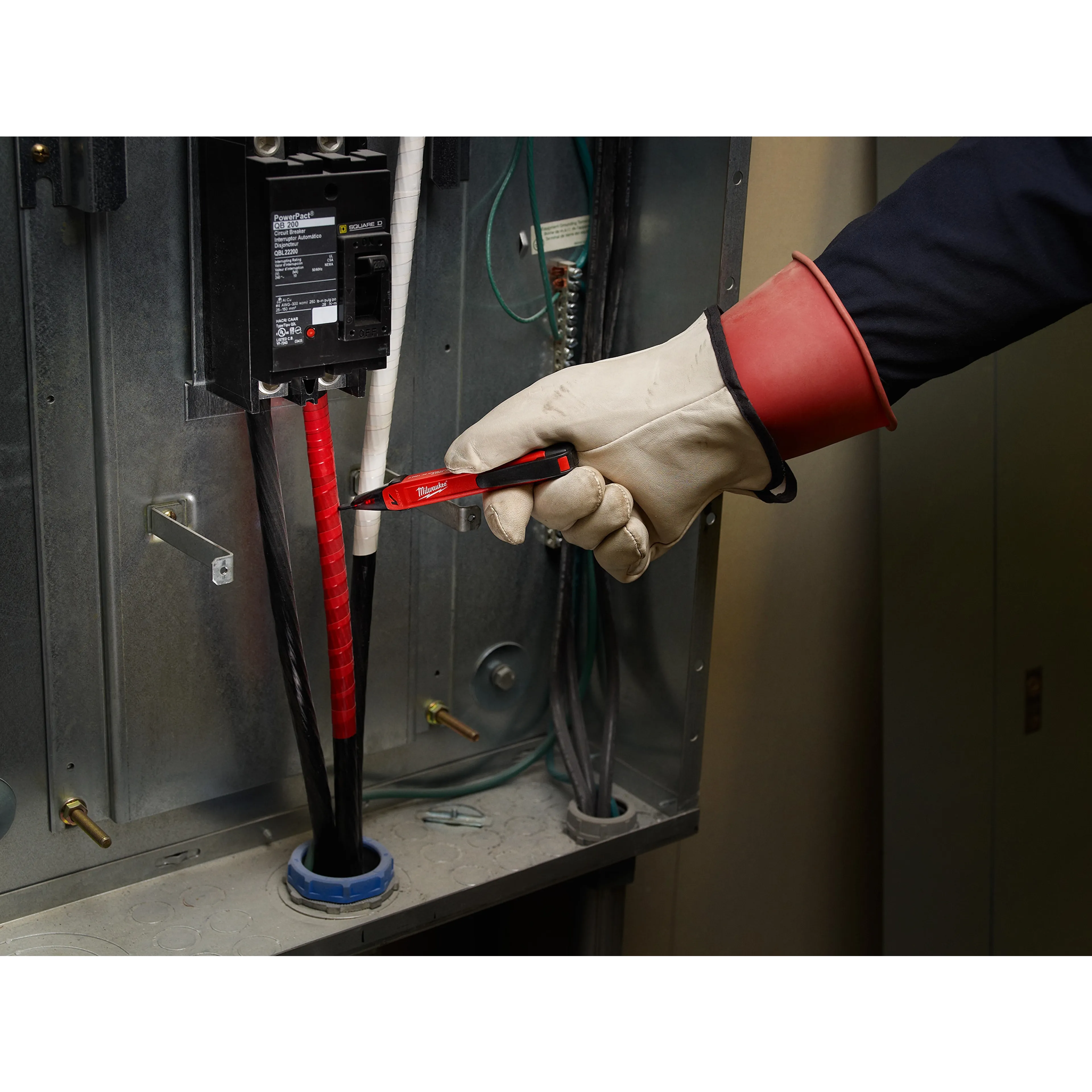 Milwaukee 3200-20 Voltage Detector - Ace Tool Group - Milwaukee